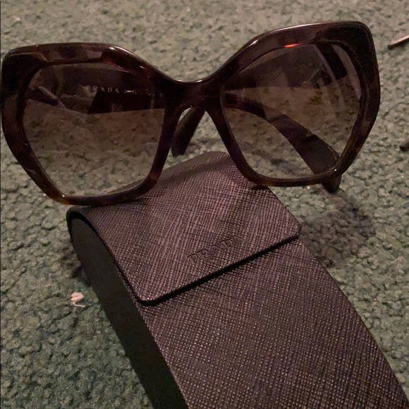 Prada sunglasses - Picture 3 of 4
